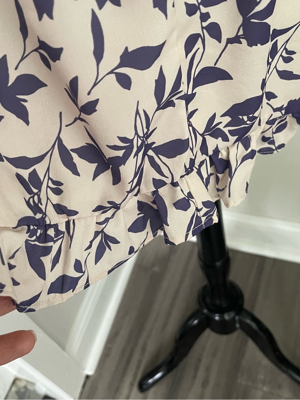 Urban Outfitters Women’s Cream Floral Puff-Sleeve Mini Dress size XS - Picture 5 of 8
